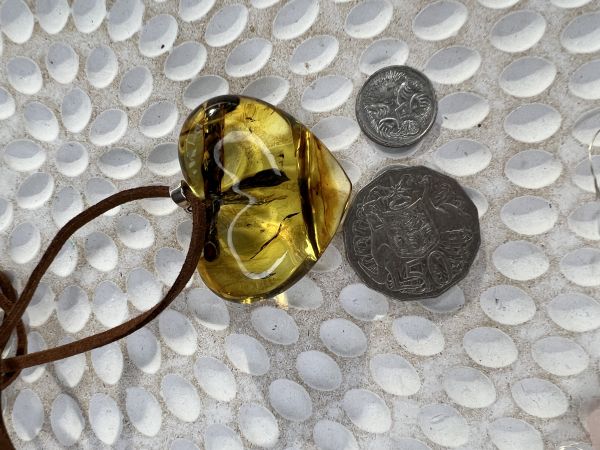 Amber pendant big heart 3