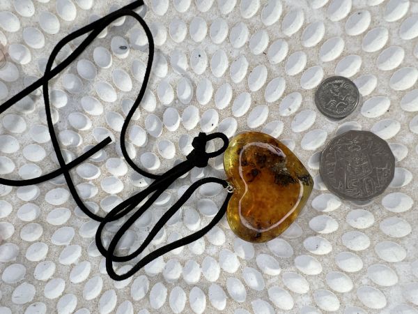 Amber pendant medium heart  