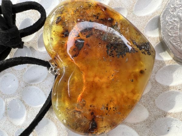 Amber pendant medium heart  