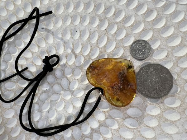 Amber pendant medium heart  